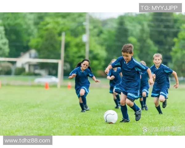 《足球巨星背后的故事:从绿茵场到人生巅峰的传奇之旅》 《足球巨星背后的故事:从绿茵场到人生巅峰的传奇之旅》
