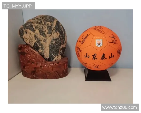 以各大球星亲笔签名足球为核心展现珍藏与荣耀时刻 以各大球星亲笔签名足球为核心展现珍藏与荣耀时刻